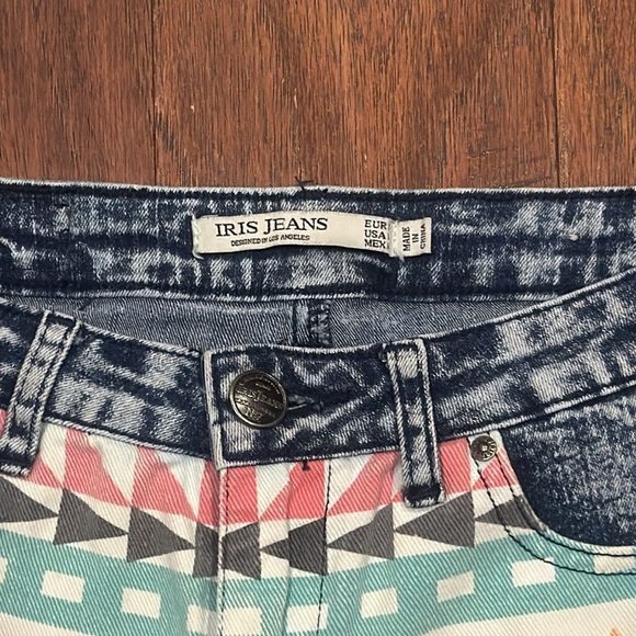 Medium IRIS JEANS Shorts Blue Asphalt Multicolor Tribal Jean Shorts - Picture 2 of 9